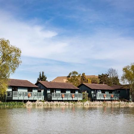 Вилла The Vale Golf & Country Club Bishampton Экстерьер фото
