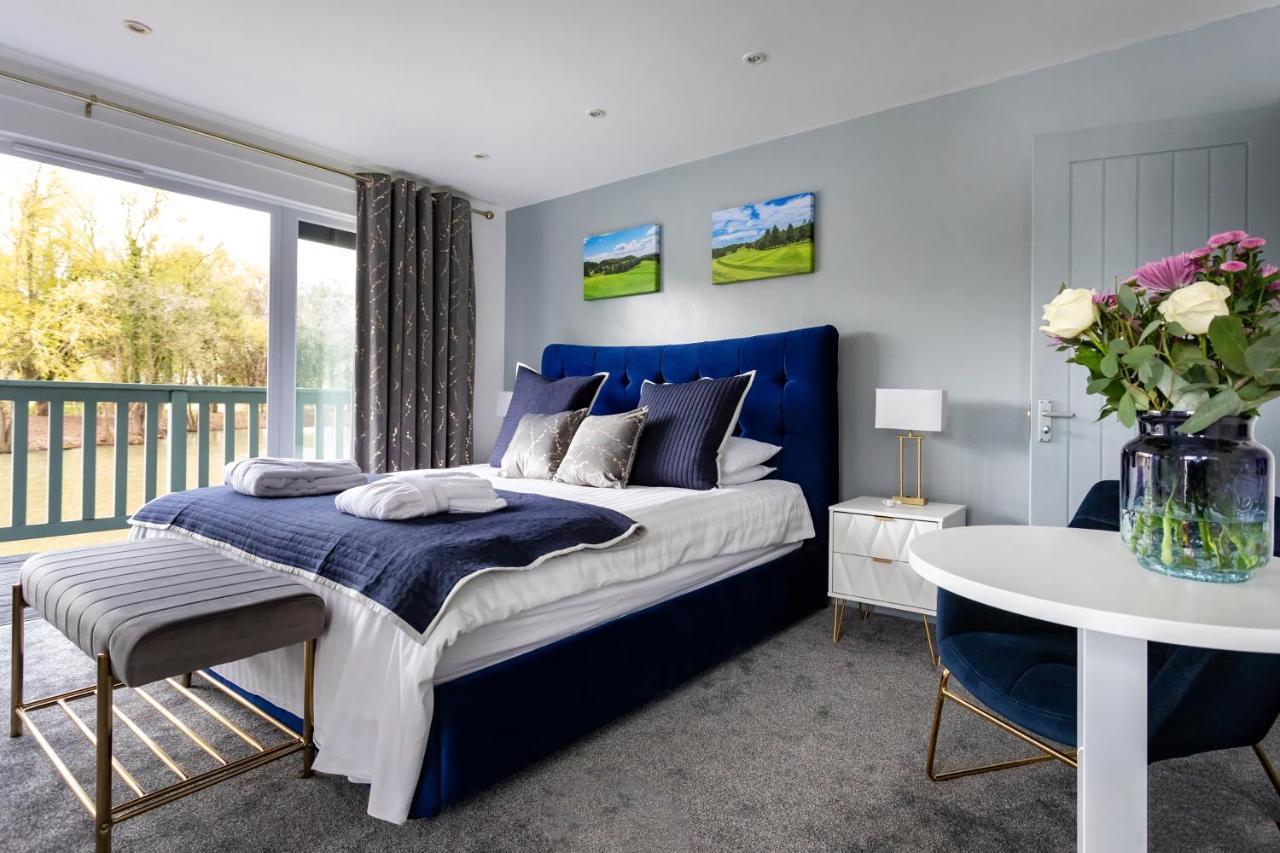 Вилла The Vale Golf & Country Club Bishampton Экстерьер фото