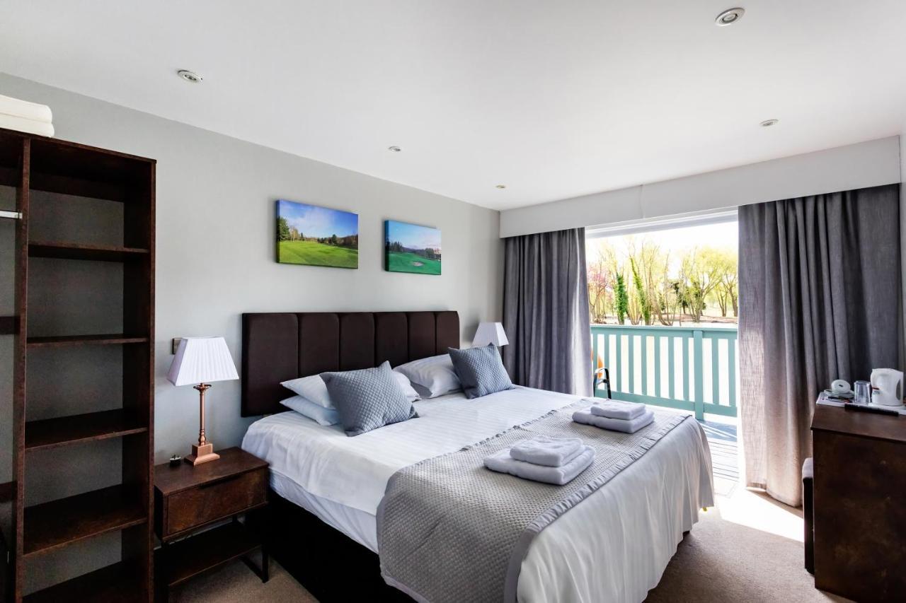 Вилла The Vale Golf & Country Club Bishampton Экстерьер фото