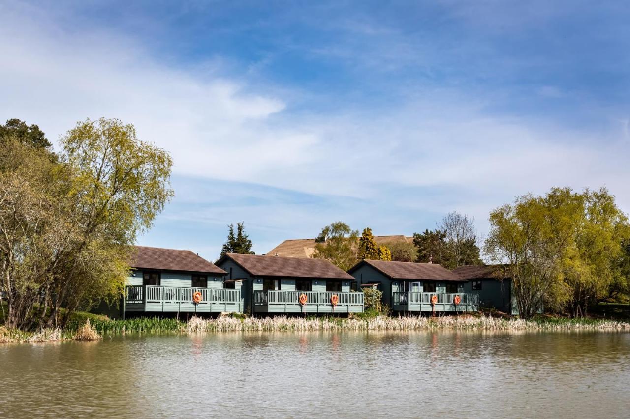 Вилла The Vale Golf & Country Club Bishampton Экстерьер фото