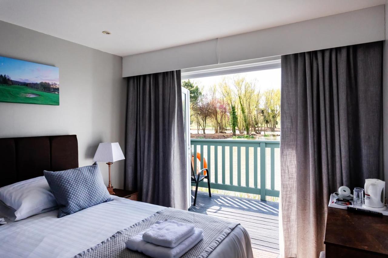 Вилла The Vale Golf & Country Club Bishampton Экстерьер фото