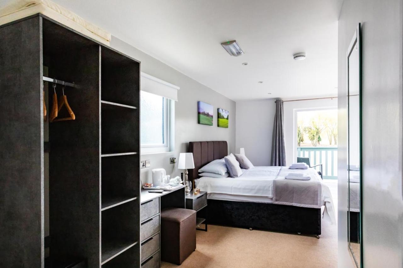 Вилла The Vale Golf & Country Club Bishampton Экстерьер фото