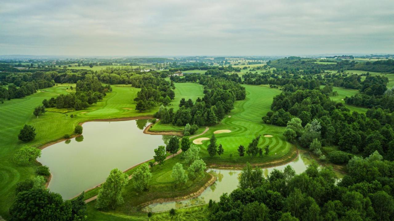 Вилла The Vale Golf & Country Club Bishampton Экстерьер фото