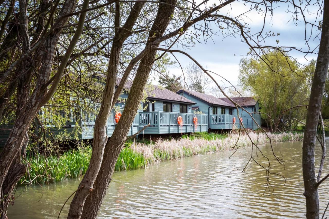 Вилла The Vale Golf & Country Club Bishampton Экстерьер фото