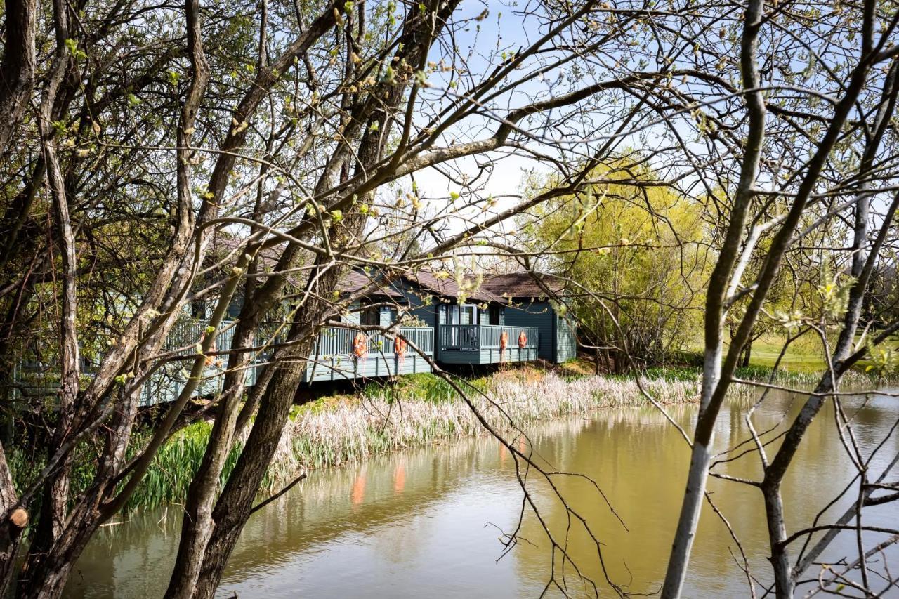 Вилла The Vale Golf & Country Club Bishampton Экстерьер фото