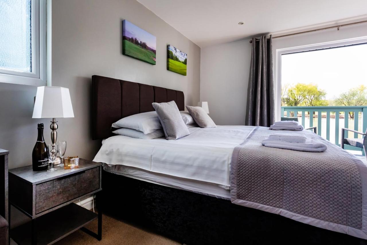 Вилла The Vale Golf & Country Club Bishampton Экстерьер фото