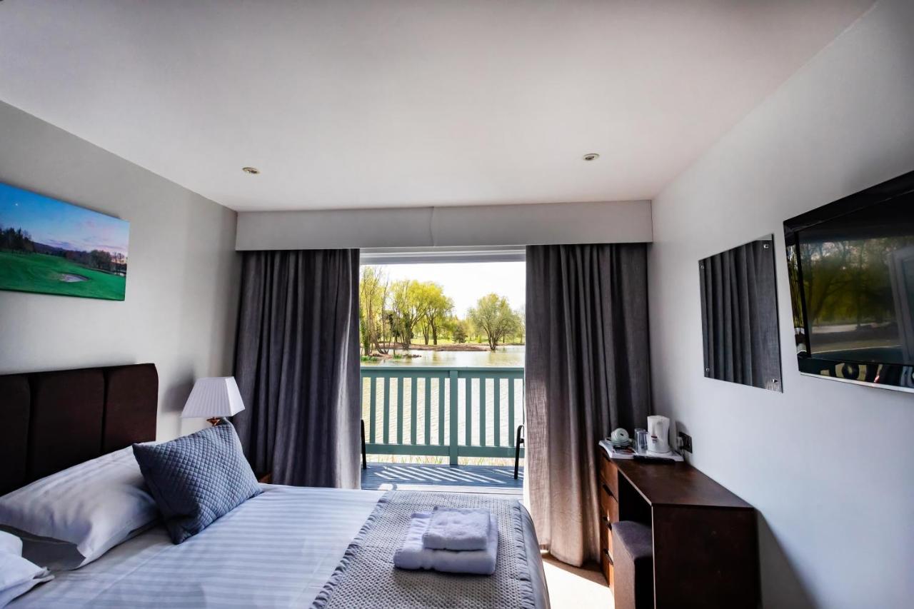 Вилла The Vale Golf & Country Club Bishampton Экстерьер фото