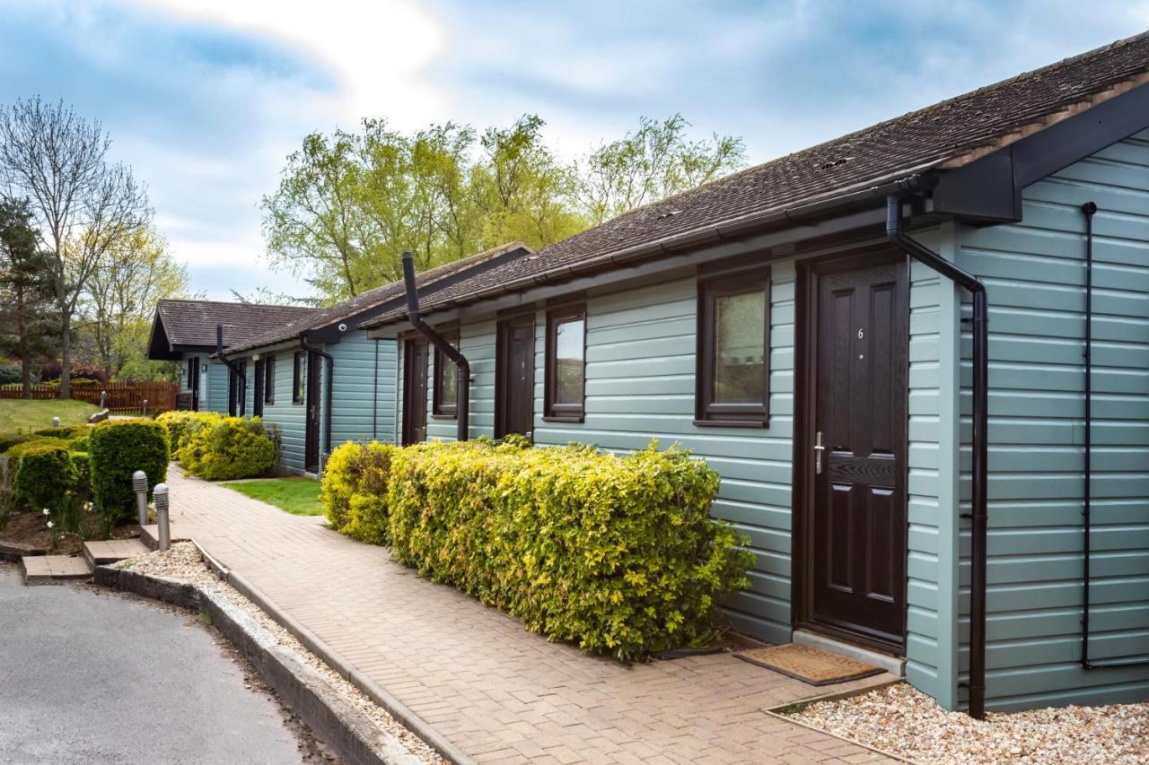 Вилла The Vale Golf & Country Club Bishampton Экстерьер фото