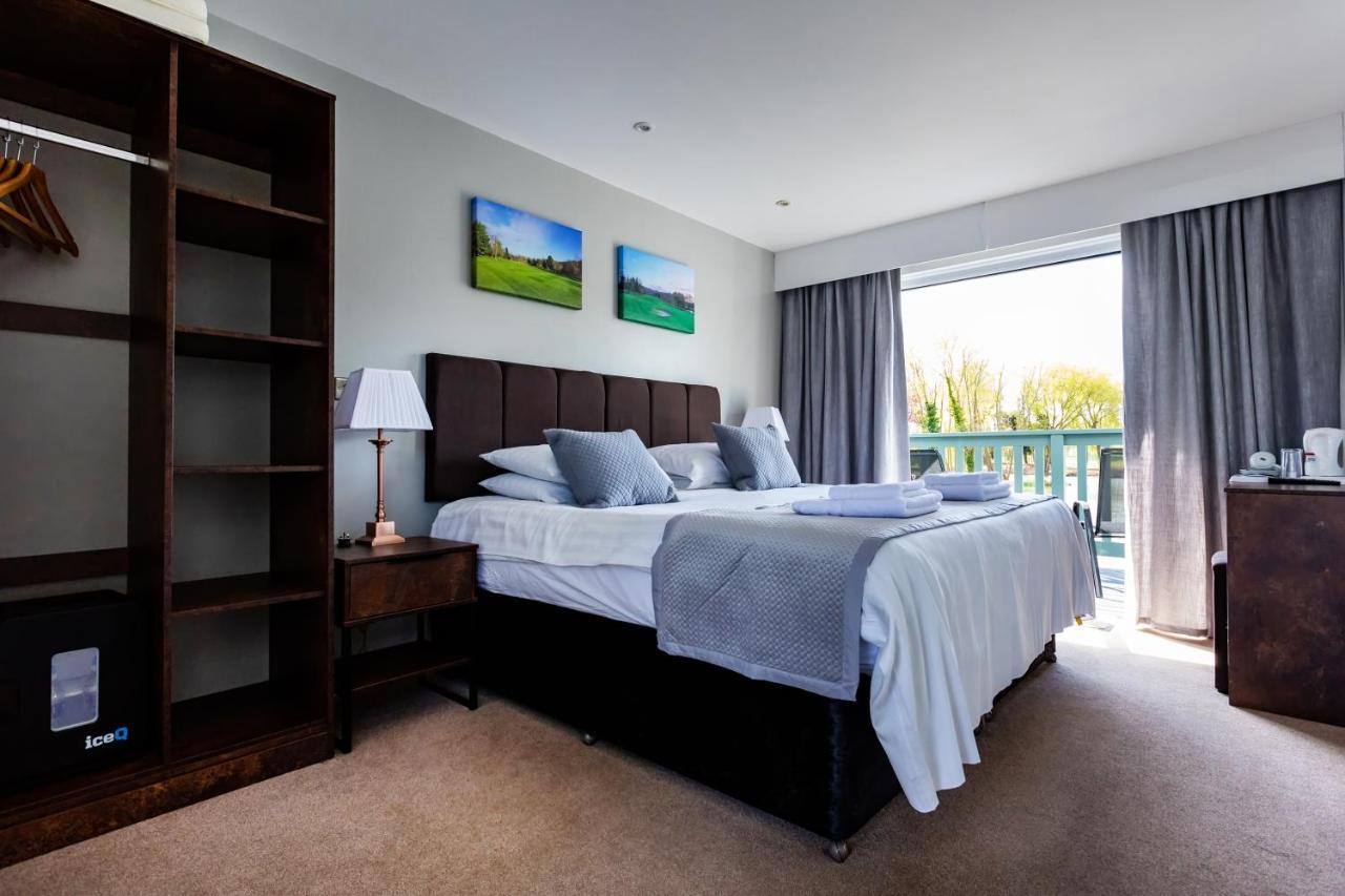 Вилла The Vale Golf & Country Club Bishampton Экстерьер фото