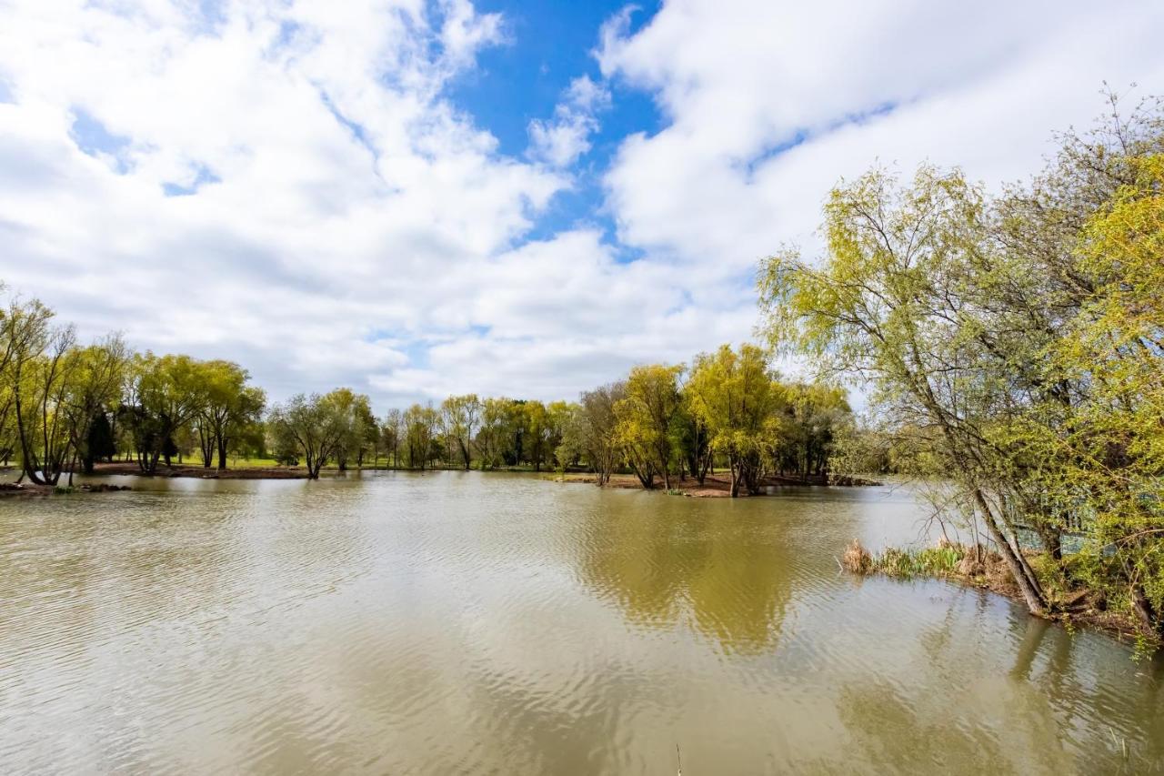 Вилла The Vale Golf & Country Club Bishampton Экстерьер фото