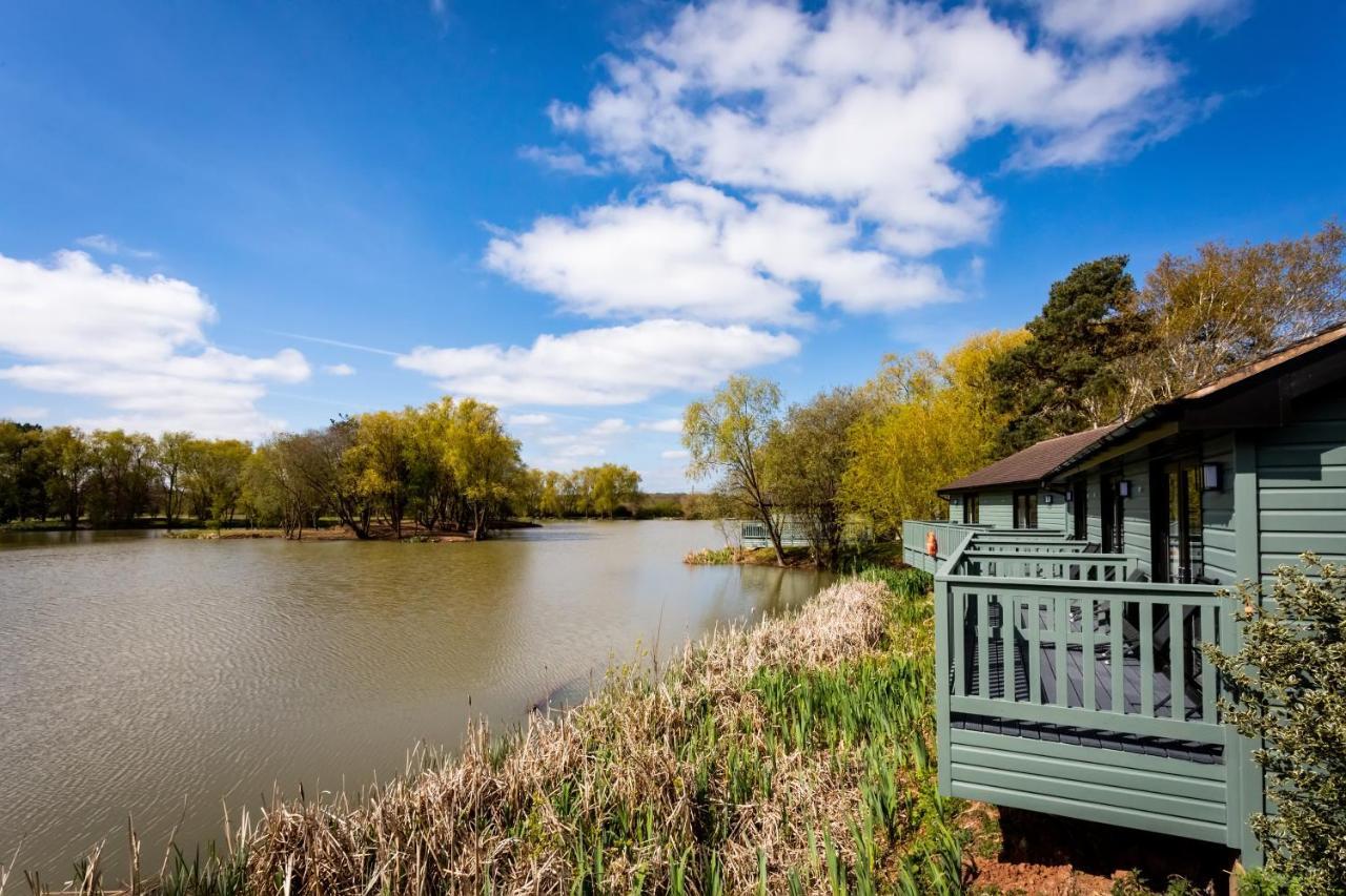 Вилла The Vale Golf & Country Club Bishampton Экстерьер фото