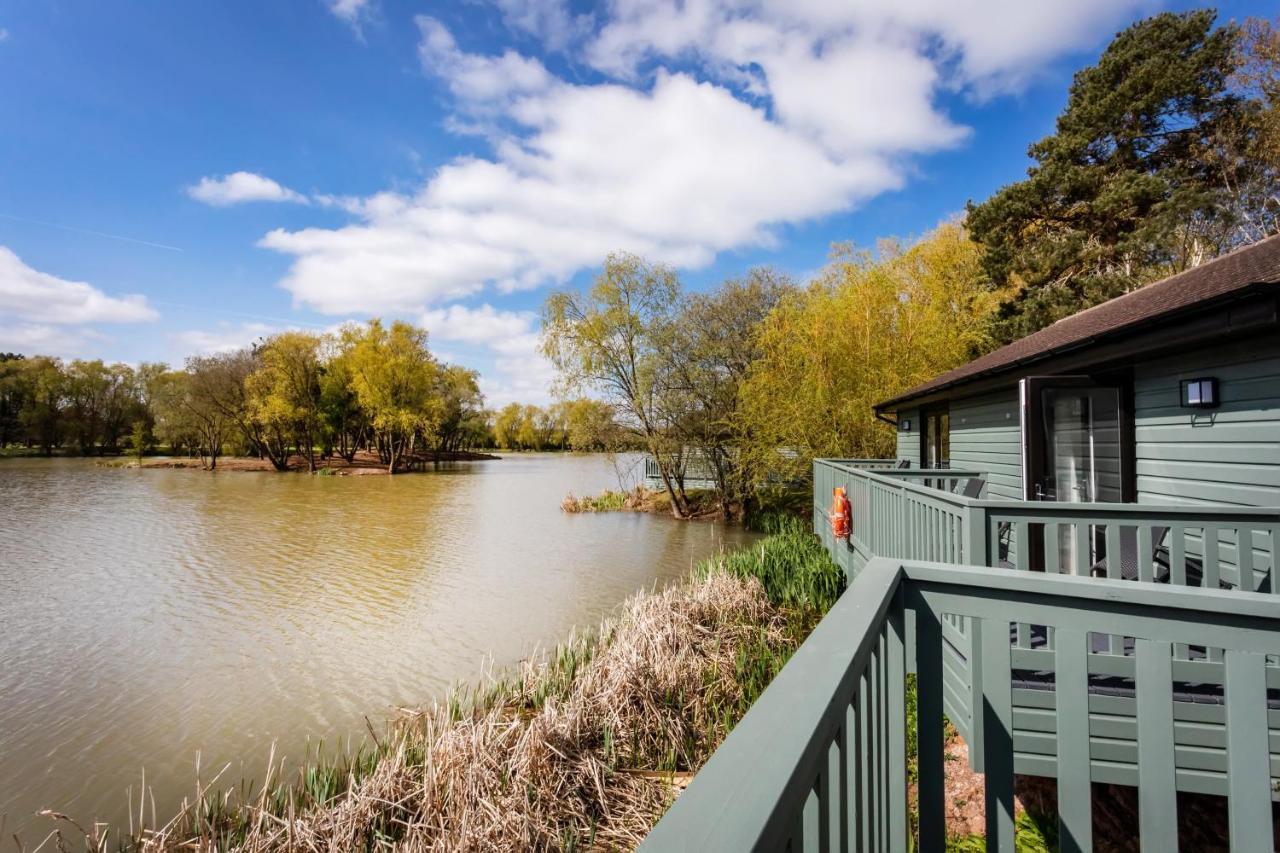 Вилла The Vale Golf & Country Club Bishampton Экстерьер фото