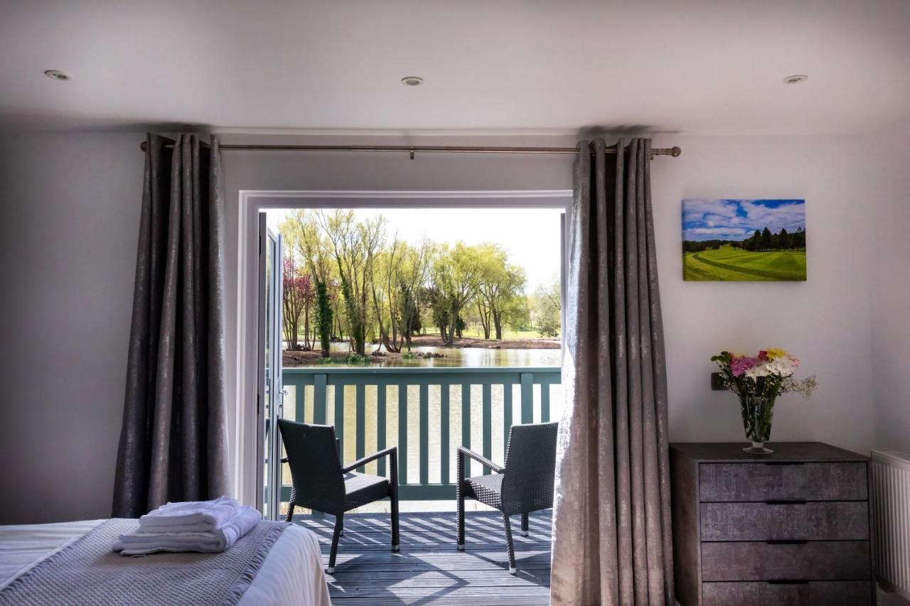 Вилла The Vale Golf & Country Club Bishampton Экстерьер фото