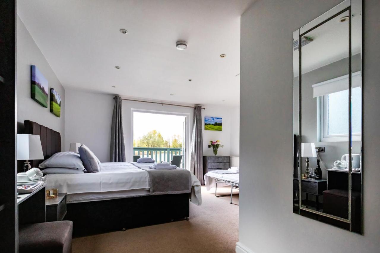 Вилла The Vale Golf & Country Club Bishampton Экстерьер фото