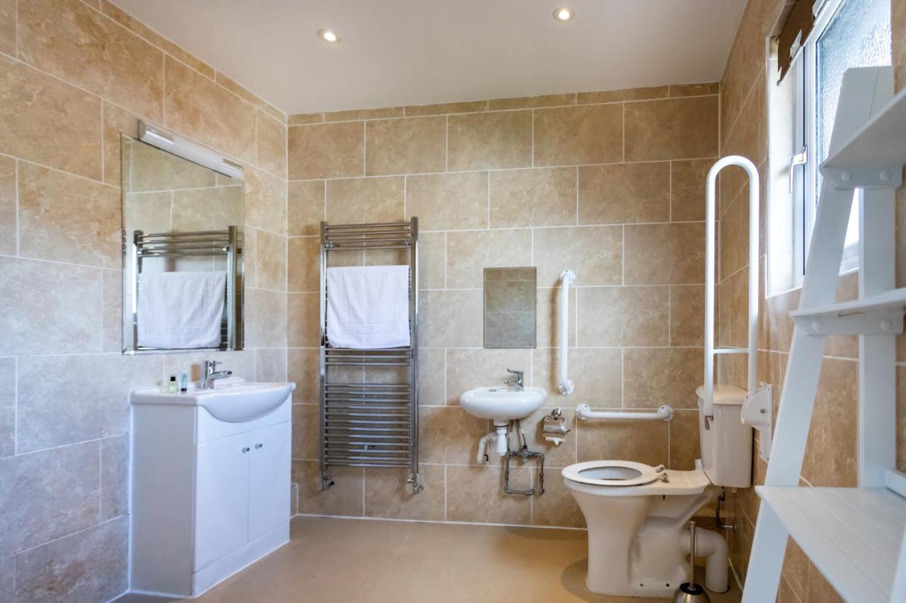 Вилла The Vale Golf & Country Club Bishampton Экстерьер фото