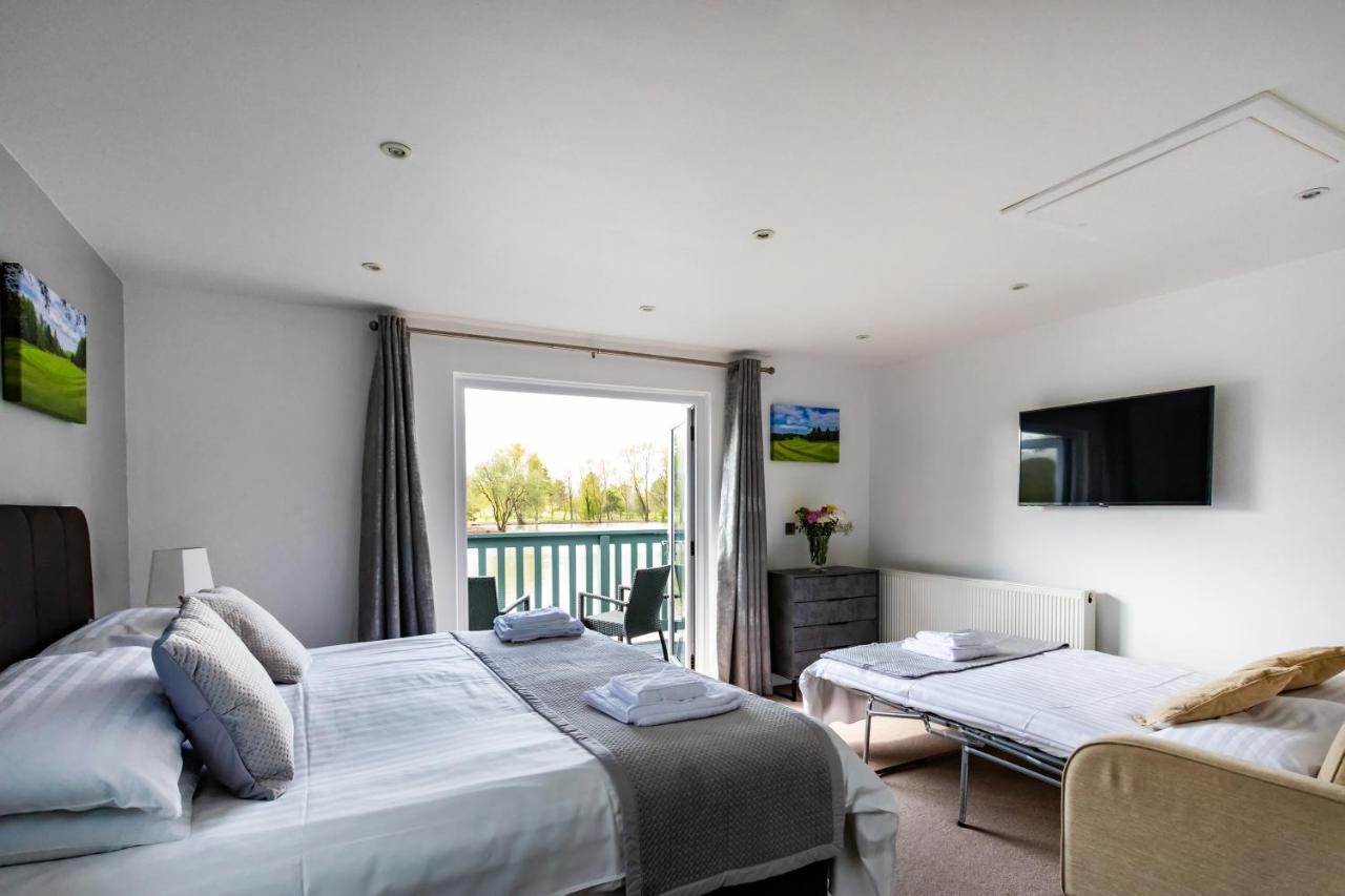 Вилла The Vale Golf & Country Club Bishampton Экстерьер фото