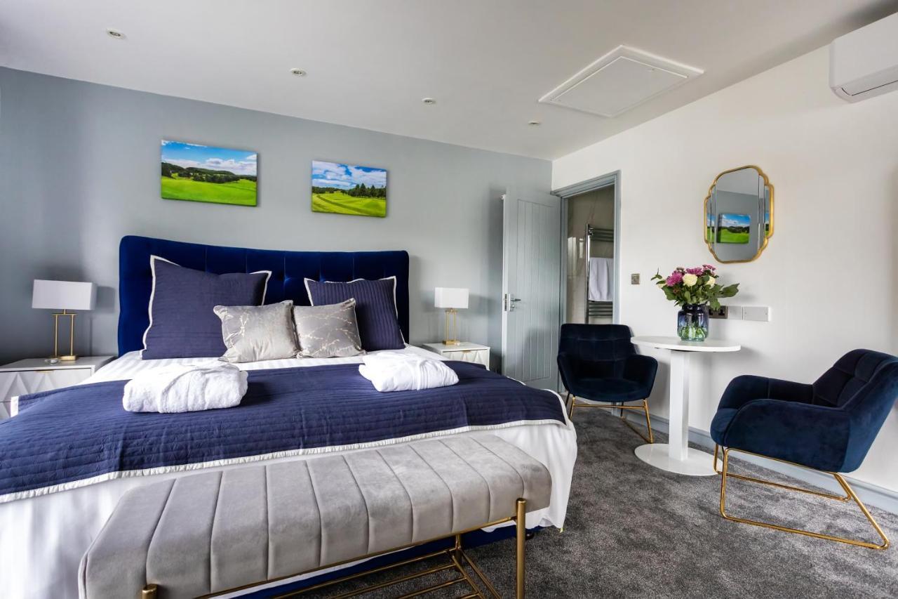 Вилла The Vale Golf & Country Club Bishampton Экстерьер фото