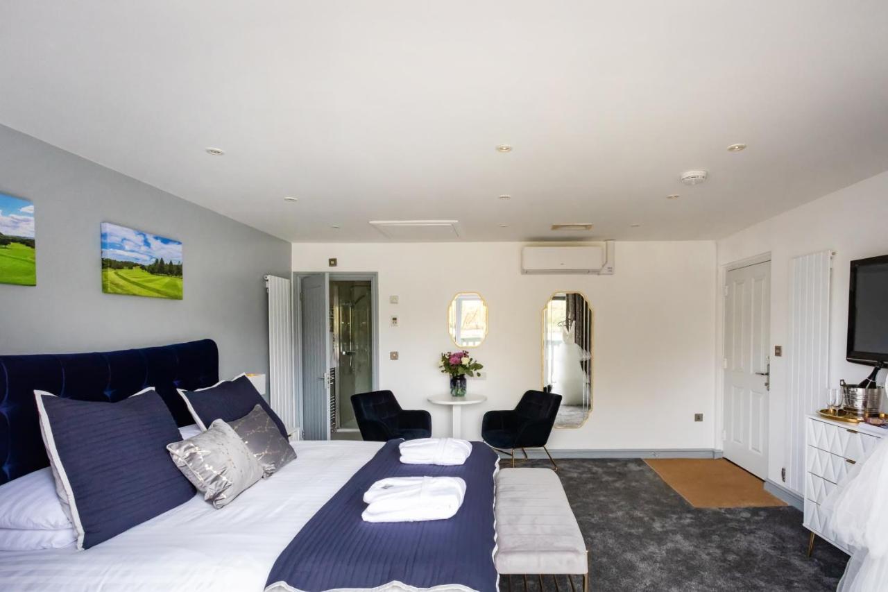 Вилла The Vale Golf & Country Club Bishampton Экстерьер фото